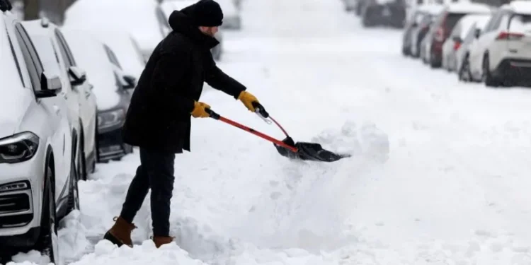 Seven dead, 800,000 without power as major winter storm hits US