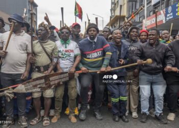 South African envoy meets Nigerian govt delegation over xenophobic crisis