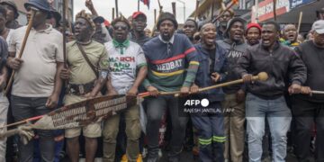 South African envoy meets Nigerian govt delegation over xenophobic crisis