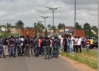 Mob blocks Peter Obi’s convoy in Benue